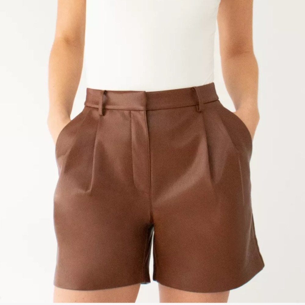 Aritzia Wilfred Limreck Leather Shorts 5”